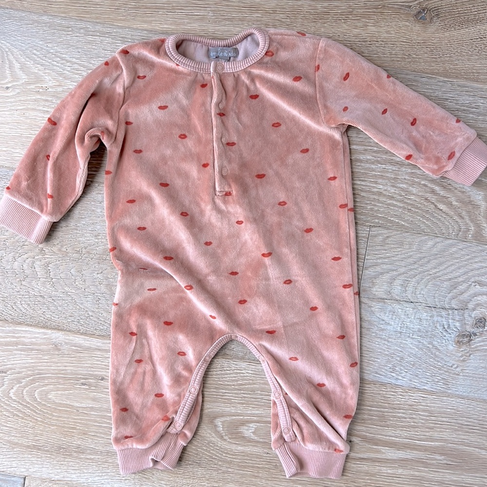 Super snuggly 18 month kisses baby onesie